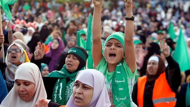 Supporters at rally (Photo: Reuters)