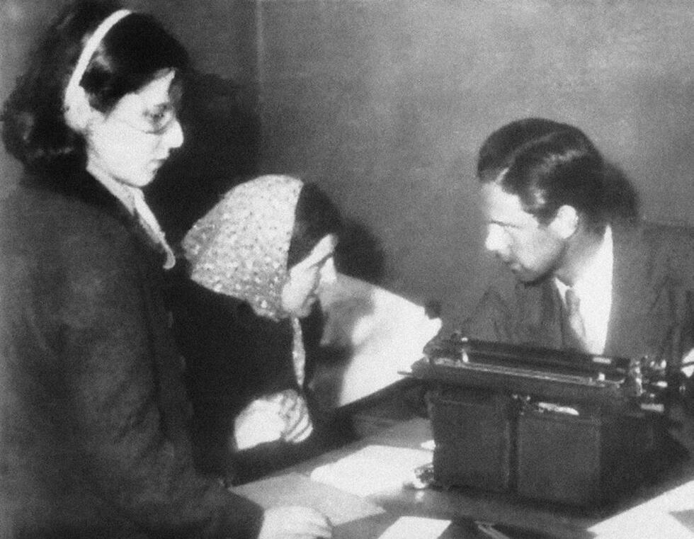 Danish Jews upon arrival to Sweden (Photo: AP)