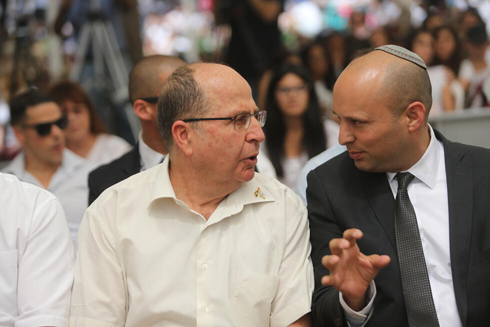 HaBayit HaYehudi Chairman Naftali Bennett (R) with Moshe Ya'alon (Photo: Alex Kolomoisky) (צילום: אלכס קולומוייסקי) HaBayit HaYehudi Chairman Naftali Bennett (R) with Moshe Ya'alon (Photo: Alex Kolomoisky)
