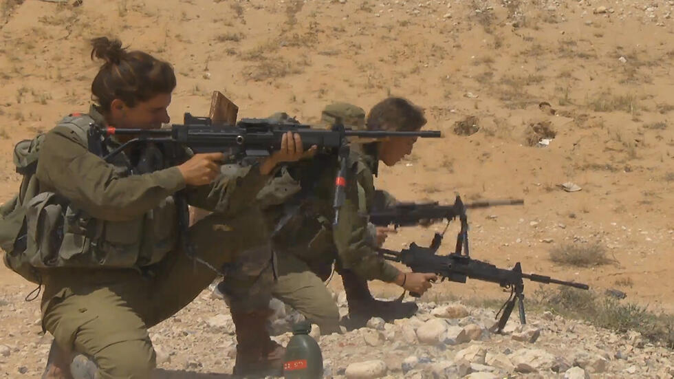 Female combat soldiers in Caracal (Photo: Roee Idan)