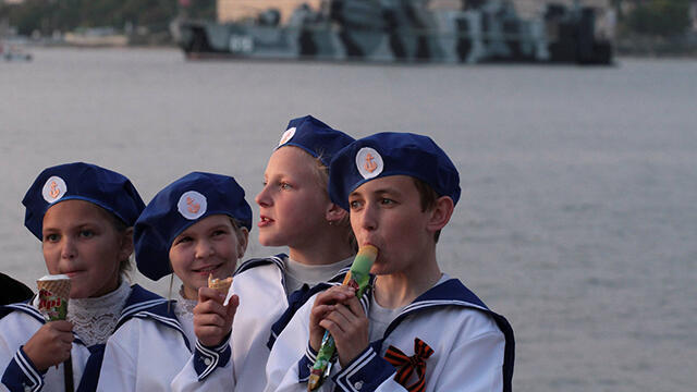 Крымчане. Фото: Reuters (צילום: רויטרס) Крымчане. Фото: Reuters