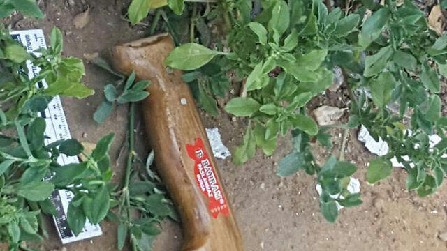Knife from the stabbing attack (Photo: Jerusalem police) (צילום: משטרה) Knife from the stabbing attack (Photo: Jerusalem police)