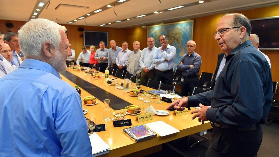 Ya'alon and MOD staffnullnull Ya'alon and MOD staff