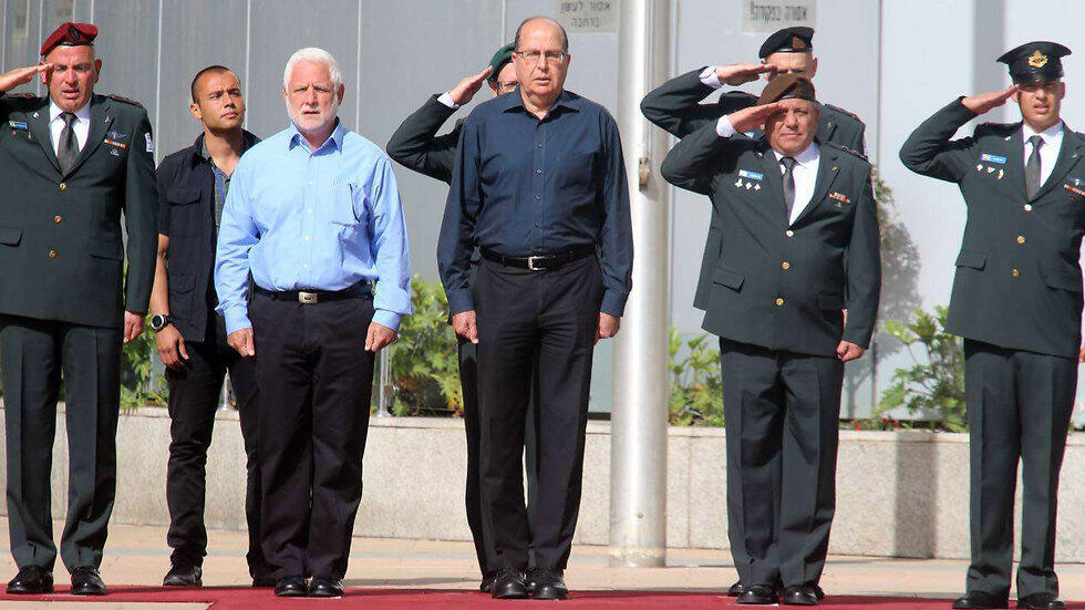 Ya'alon flanked by Harel (L) and Eisenkot (Photo: Motti Kimchi) (צילום: מוטי קמחי) Ya'alon flanked by Harel (L) and Eisenkot (Photo: Motti Kimchi)