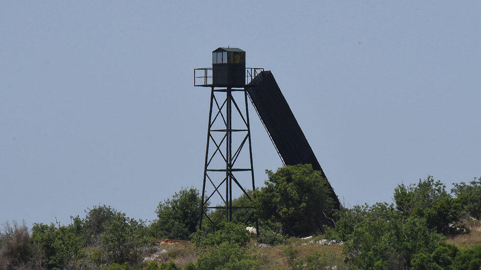 Lebanese observation post near Kibbutz Hanita (Photo: Aviyahu Shapira) (צילום: אביהו שפירא) Lebanese observation post near Kibbutz Hanita (Photo: Aviyahu Shapira)