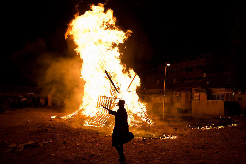Lag B'Omer bonfire (Photo: Reuters) (צילום: רויטרס) Lag B'Omer bonfire (Photo: Reuters)