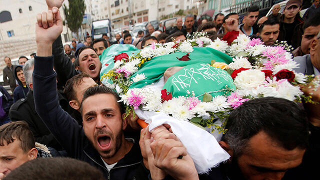 Sharif's funeral procession (Photo: Reuters)