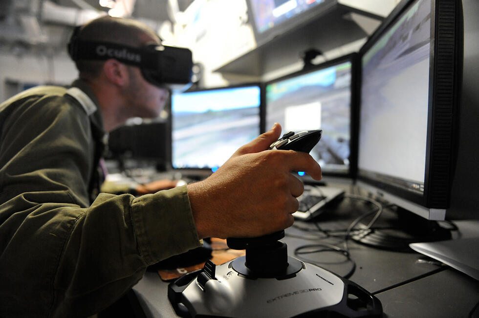Drilling on the digital battlefield (Photo: IDF Spokesperson's Unit) (צילום: דובר צה"ל) Drilling on the digital battlefield (Photo: IDF Spokesperson's Unit)