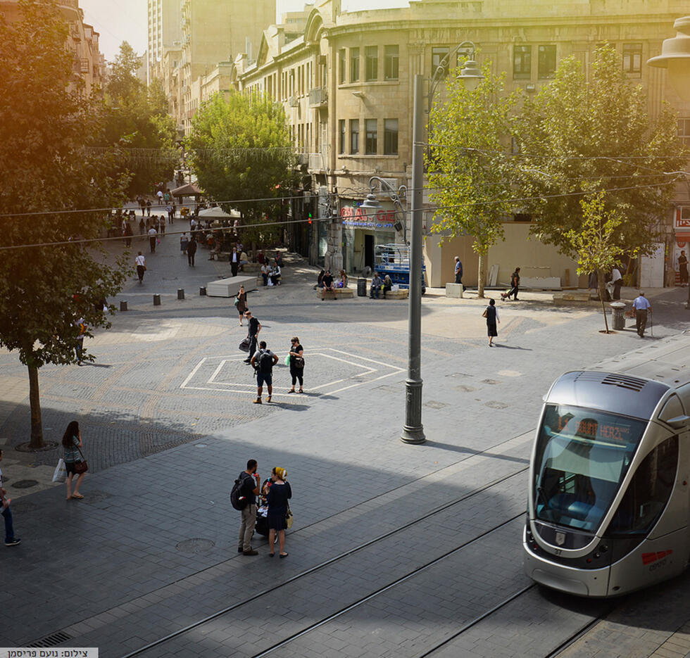 Трамвай на Сионской площади. Фото: Ноам Фрисман
