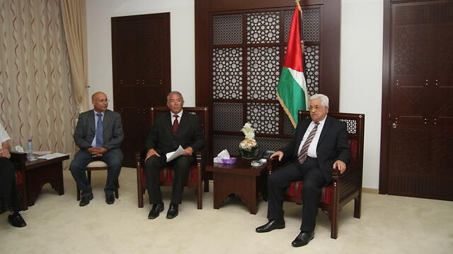 Israeli mayors meet with Palestinian President Mahmoud Abbas (Photo: Ehud Amiton/TPS)nullnull Israeli mayors meet with Palestinian President Mahmoud Abbas (Photo: Ehud Amiton/TPS)