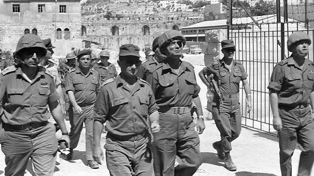 Following the Liberation of Jerusalem (Photo: IDF Archieves in the Ministry of Defense and Bamachane)