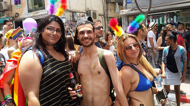 Pride Parade makes its way through Tel Aviv (Photo: Asaf Zagrizak) (צילום: אסף זגריזק) Pride Parade makes its way through Tel Aviv (Photo: Asaf Zagrizak)