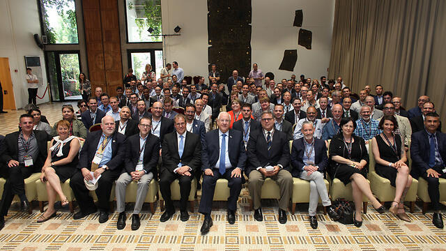 President Reuven Rivlin (center) with Stuart Kurlander and partner David Martin with the LGBT delegation (Photo: The Jewish Federation) (צילום: הפדרציה היהודית) President Reuven Rivlin (center) with Stuart Kurlander and partner David Martin with the LGBT delegation (Photo: The Jewish Federation)