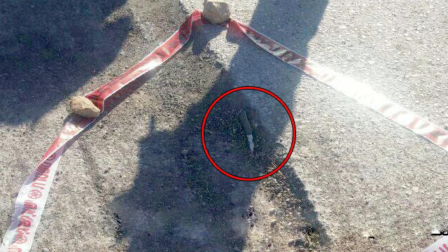 The attacker's knife (Photo: Hatzalah Yehuda and Shomron)
