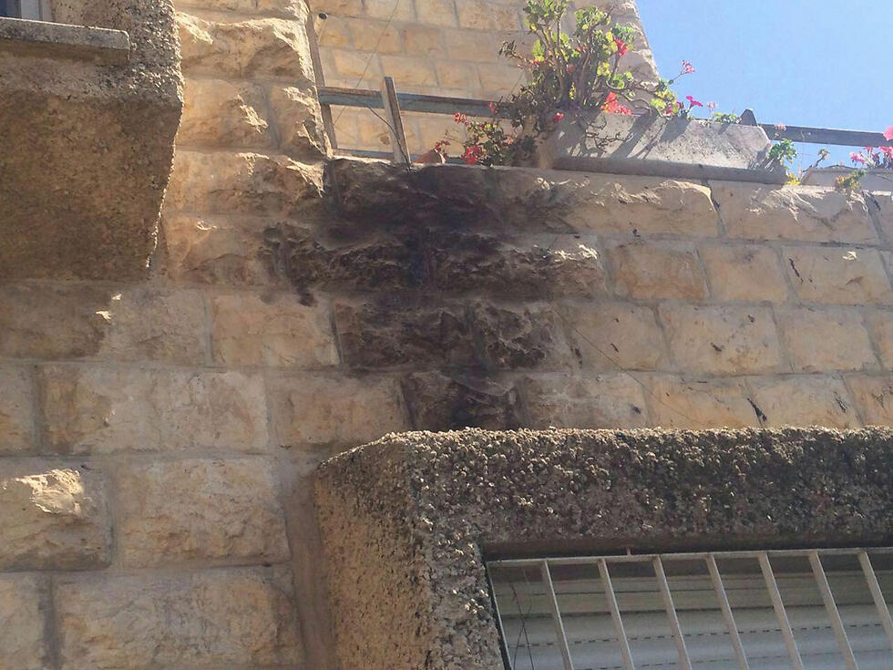 Armon HaNatziv house attacked by Molotov cocktails (Photo: Gil Schechter)