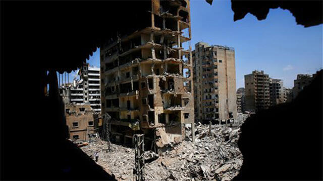 Destruction in Hezbollah's stronghold in south Beirut (Photo: AP) (צילום: AP) Destruction in Hezbollah's stronghold in south Beirut (Photo: AP)