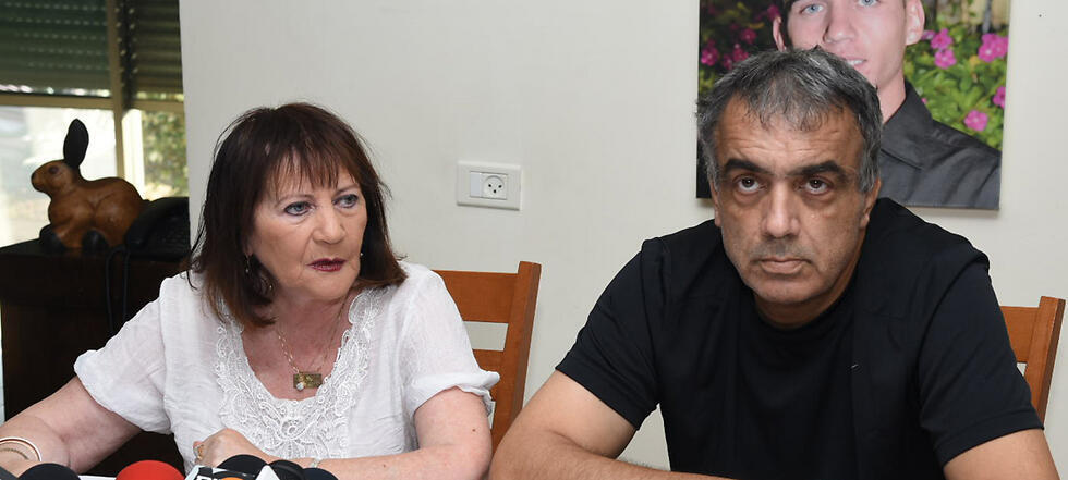 Zehava and Herzl Shaul. "It may be necessary to change (our) thinking." (Photo: Avihu Shapira)