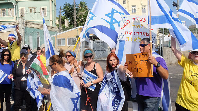 Protest outside the courthouse in support of Azaria (Photo: Yariv Katz) (צילום: יריב כץ) Protest outside the courthouse in support of Azaria (Photo: Yariv Katz)