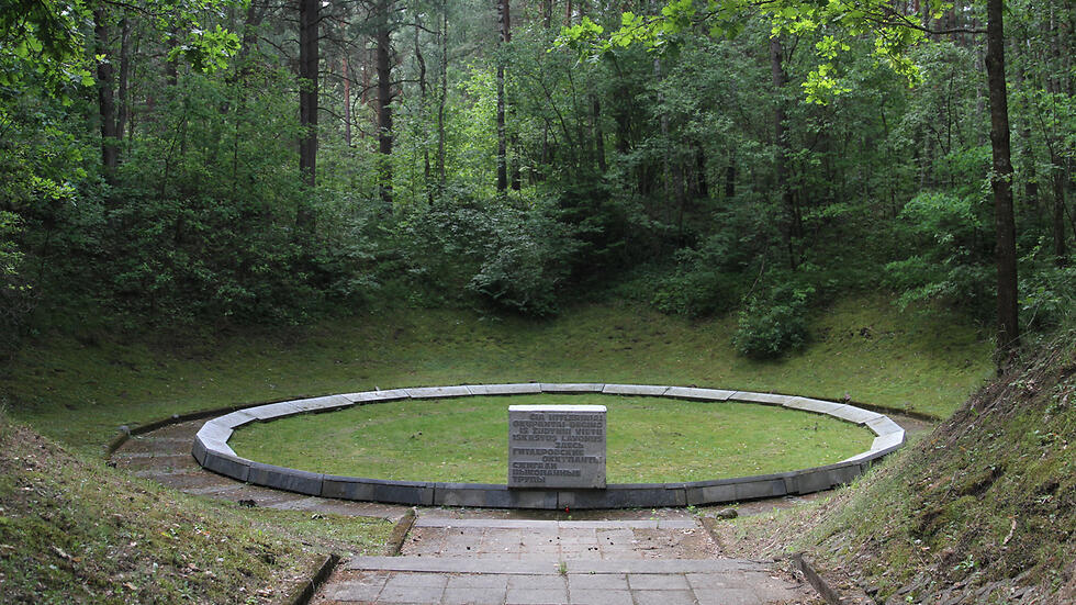The pit in the Ponar forest where Jews were massacred (Photo:Ezra Wolfinger, NOVA)
