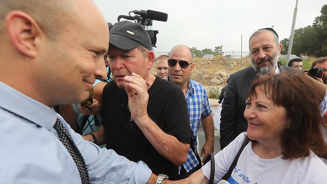 Naftali Bennett speaks to families of missing boys (Photo: Gil Yohanan)