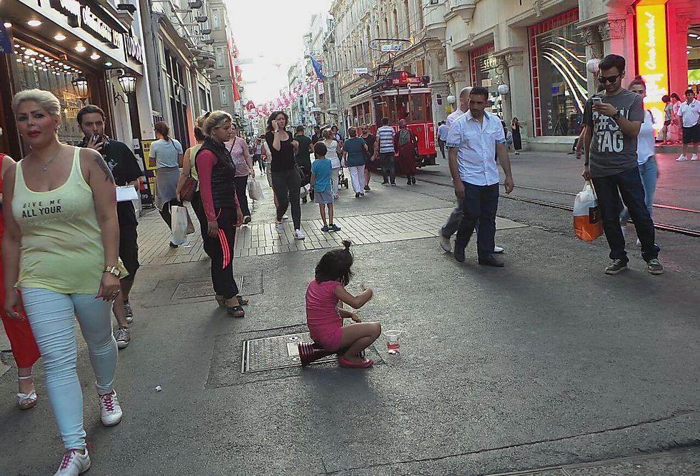 Istiqlal street in Istanbul (Photo: Yoav Zitun) (צילום: יואב זיתון) Istiqlal street in Istanbul (Photo: Yoav Zitun)