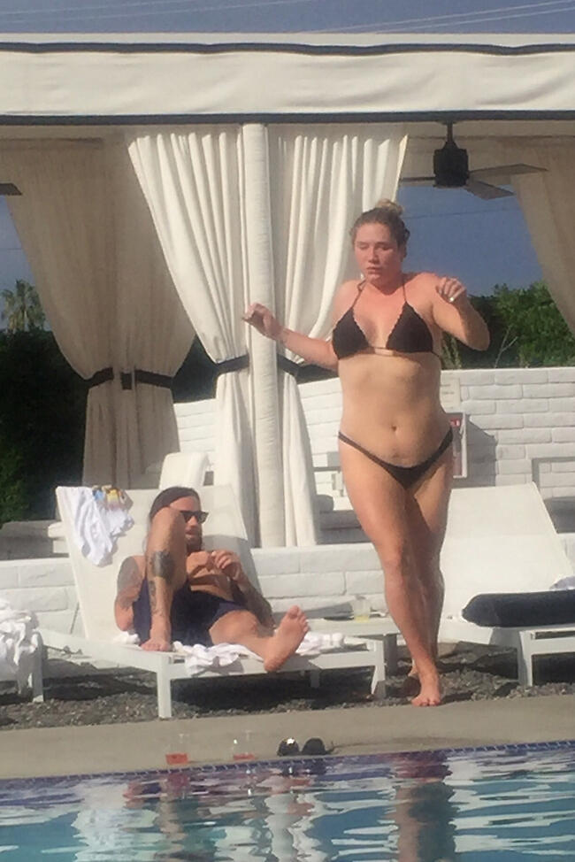 פאן אין דה סאן. קאשה ובן הזוג סופגים ויטמין די