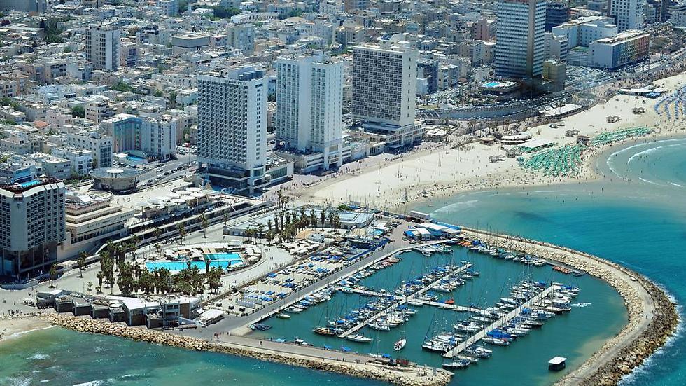 Гостиницы на набережной в Тель-Авиве. Фото: shutterstock