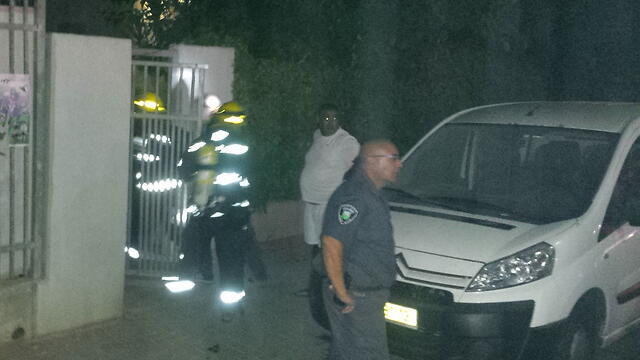 Emergency services at scene of rocket (Photo: Zev Trachtman) (צילום: זאב טרכטמן) Emergency services at scene of rocket (Photo: Zev Trachtman)