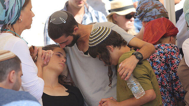 Tehila and her brothers at their father's funeral (Photo: Gil Yohanan)