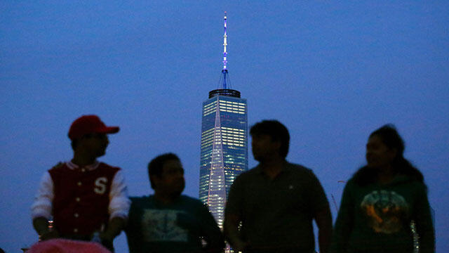 World Trade Center in NYC lit in blue and white in memory of Wiesel (Photo: AFP) (צילום: AFP) World Trade Center in NYC lit in blue and white in memory of Wiesel (Photo: AFP)
