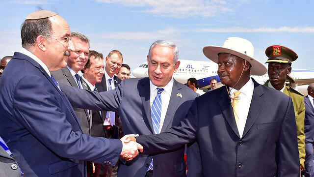 The Ugandan President shakes hands with Israeli Foreign Ministry Chairman Dore Gold (Photo: Reuters)