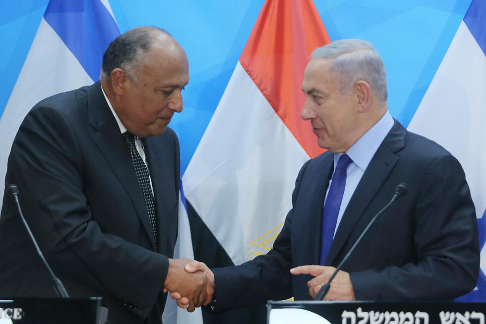 Netanyahu, right, and Shoukry meet in Jerusalem (Photo: Alex Kolomoisky)