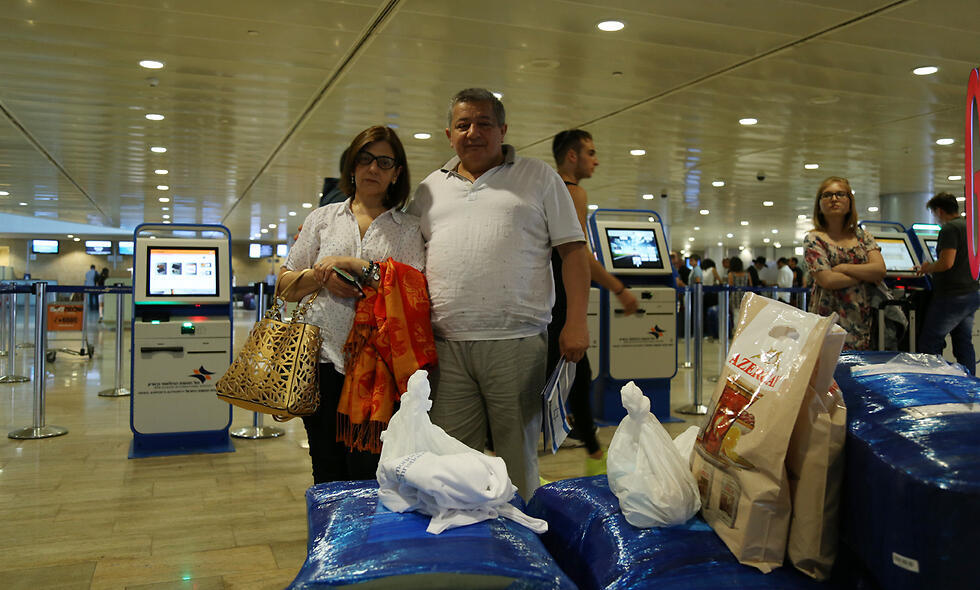 New Israelis Arifa and Assad Farajov (Photo: Ofer Meir) (צילום: עפר מאיר) New Israelis Arifa and Assad Farajov (Photo: Ofer Meir)