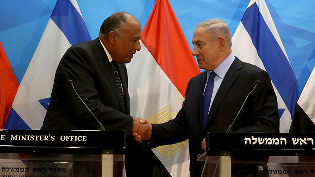 Egptian FM Shoukry and PM Netanyahu (Photo: AFP)