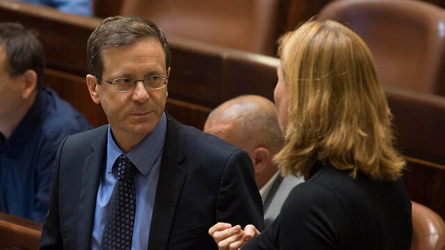 Opposition leader Isaac Herzog and co-Zionis Union leader Tzipi Livni (Photo: Yoav Dudkevitch) (צילום: יואב דודקביץ') Opposition leader Isaac Herzog and co-Zionis Union leader Tzipi Livni (Photo: Yoav Dudkevitch)