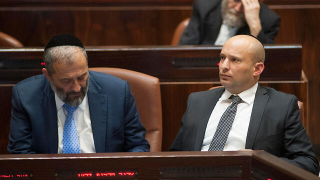Aryeh Deri (L) and Naftali Bennett, both oppose Bitan's bill (Photo: Yoav Dudkevitch)