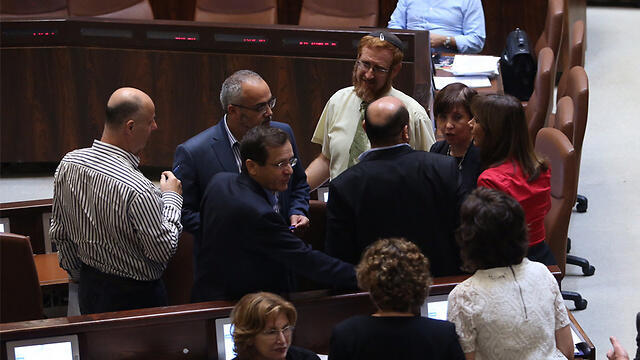 MKs and ministers during the discussion on the bill (Photo: Gil Yohanan) (צילום: גיל יוחנן) MKs and ministers during the discussion on the bill (Photo: Gil Yohanan)