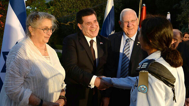 Картес в центре во время визита в Израиль. Фото: ЛААМ