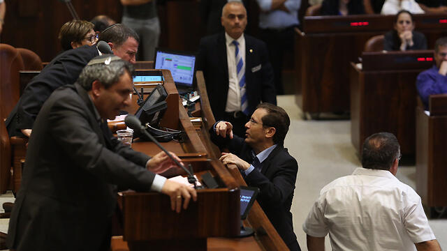 Opposition leader Isaac Herzog talking to Knesset Speaker Yuli Edelstein as Minister Ze'ev Elkin addresses the plenum (Photo: Gil Yohanan) (צילום: גיל יוחנן) Opposition leader Isaac Herzog talking to Knesset Speaker Yuli Edelstein as Minister Ze'ev Elkin addresses the plenum (Photo: Gil Yohanan)