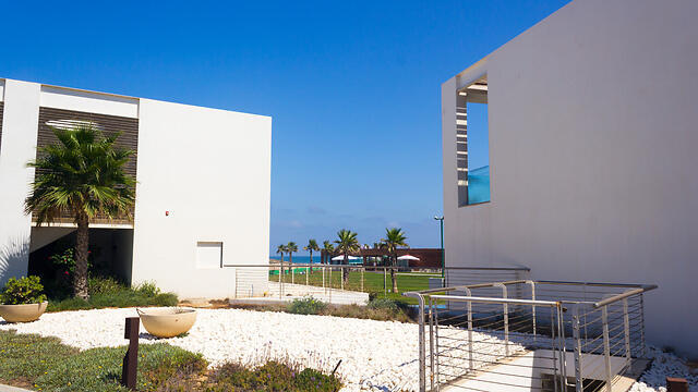 Blue skies over the boutique hotel (Photo: André Martins)