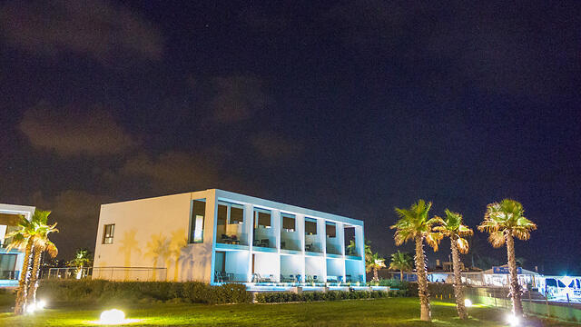 Boutique suites by night (Photo: André Martins)