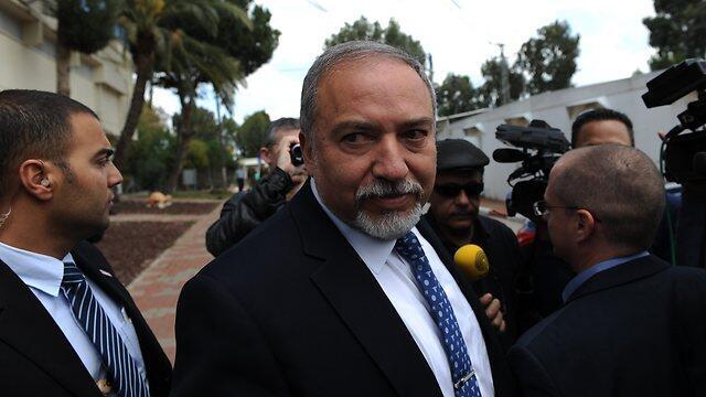 Lieberman, prior to being appointed defense minister, attends court hearing in Azaria's case (צילום: אבי רוקח) Lieberman, prior to being appointed defense minister, attends court hearing in Azaria's case