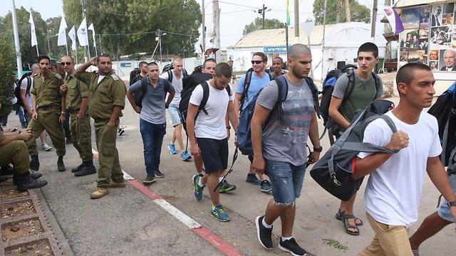 Golani Recruits at induction center (Photo: Motti Kimchi) (צילום: מוטי קמחי) Golani Recruits at induction center (Photo: Motti Kimchi)