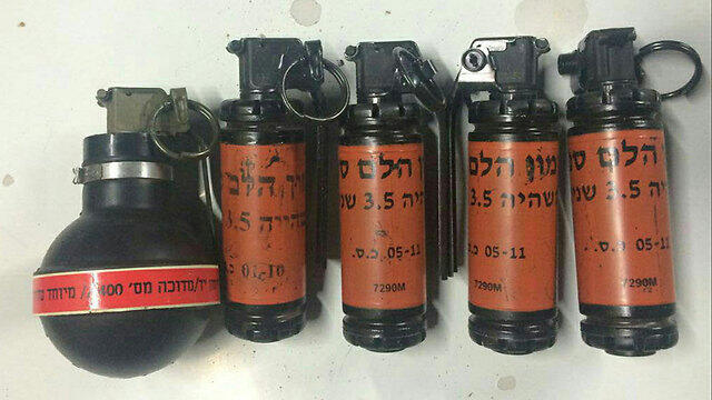 Confiscated explosives (Photo: Israel Police) (צילום: דוברות המשטרה) Confiscated explosives (Photo: Israel Police)