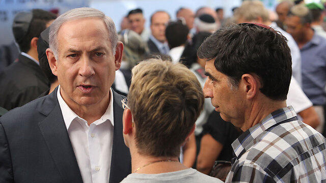 Leah and Simcha Goldin with Prime Minister Benjamin Netanyahu. A leadership disappointment (Photo: Gil Yohanan)