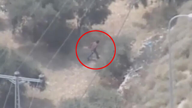 A suspicious person next to route 443 (Photo: Shahar Goldstein, IDF Spkesperson's Unit) (צילום: שחר גולדשטיין, דובר צה"ל) A suspicious person next to route 443 (Photo: Shahar Goldstein, IDF Spkesperson's Unit)