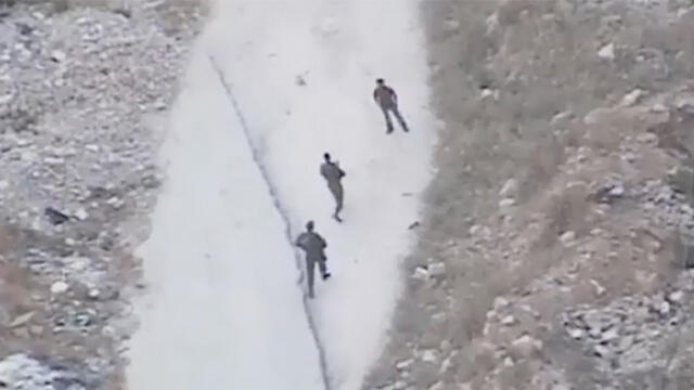 IDF forces patrolling the area around route 443 (Photo: Shahar Goldstein, IDF Spkesperson's Unit) (צילום: שחר גולדשטיין, דובר צה"ל) IDF forces patrolling the area around route 443 (Photo: Shahar Goldstein, IDF Spkesperson's Unit)