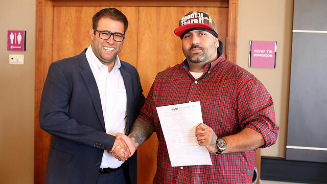 Eliasi (right) and MK Oren Hazan. (Photo: Amit Shabi) (צילום: עמית שאבי) Eliasi (right) and MK Oren Hazan. (Photo: Amit Shabi)