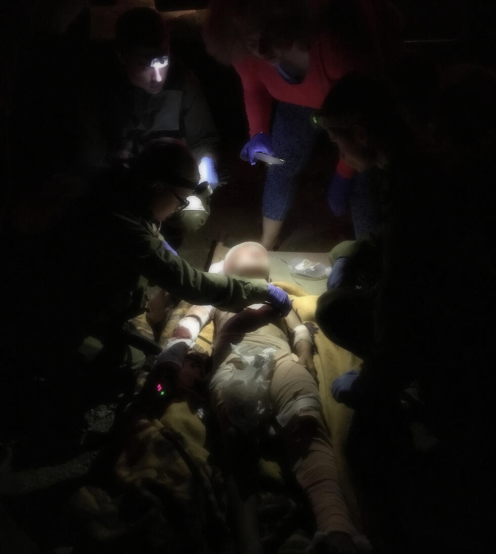 Wounded Syrians being evacuated to Israel (Photo: IDF Spokesperson's Unit)