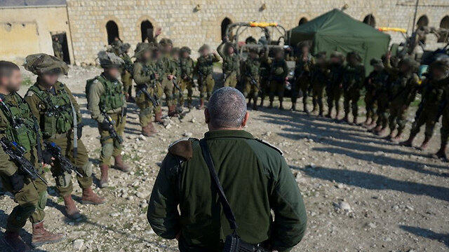 IDF Chief of Staff Gadi Eisencott awarding the unit with the Decoration of Honor (Photo: IDF Spokesperson's Unit)